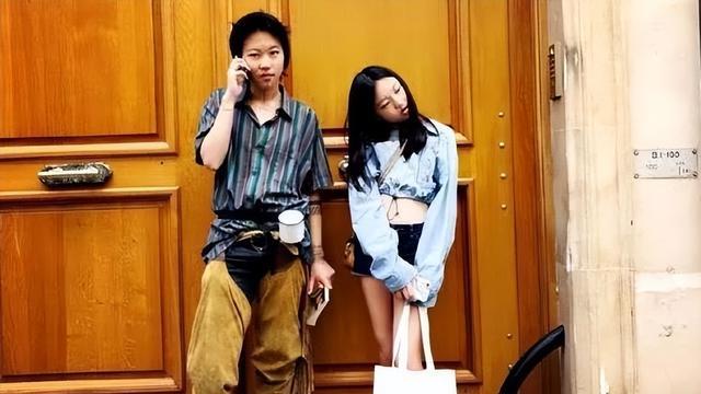 王菲|王菲的女儿16岁了，叛逆又性感胆量不输妈妈，网友：风尘味好重