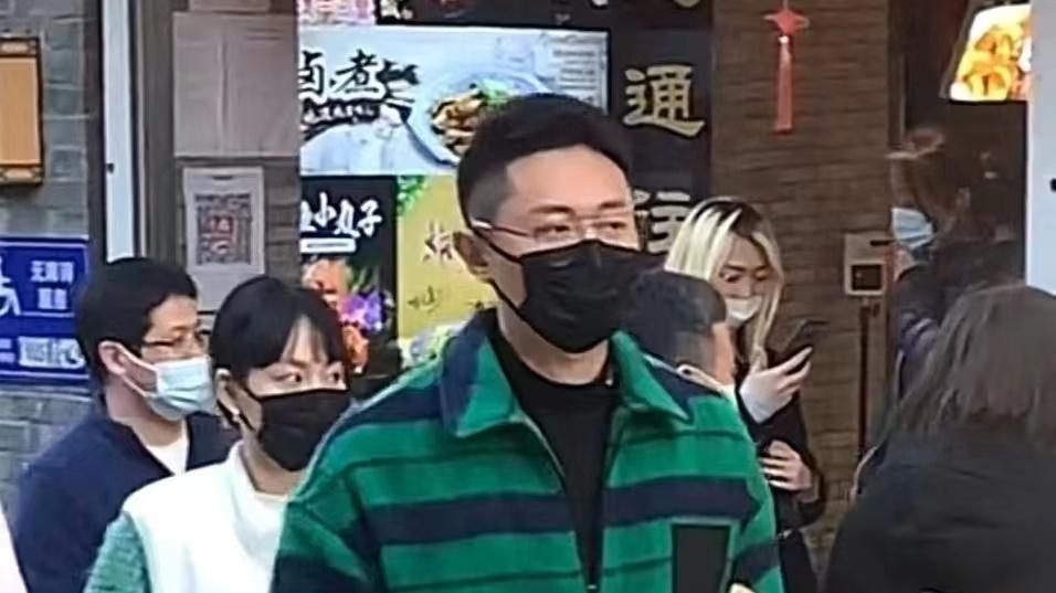 张嘉倪|张嘉倪回应，出轨后首现身，与好友聚会，气质端庄