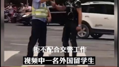 回顾2019年外籍留学生暴力推搡福州交警事件  视频现在看了依然令人气愤