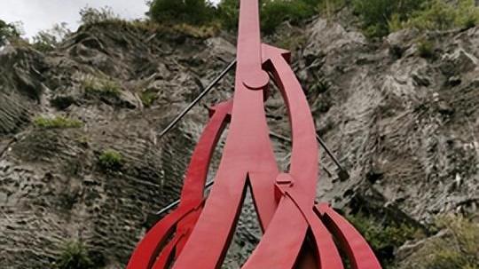 丽江|泸定县：地处青藏高原东南缘的横断山脉，甘孜州的“康巴东大门”