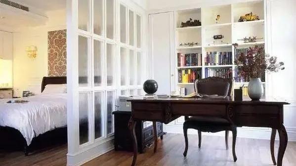 有钱人家的卧室早都这么装了，一分为二瞬间多出一间房，太明智了