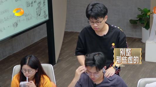 00后|《100道光芒》：都说00后整顿职场，先听听何炅怎么说