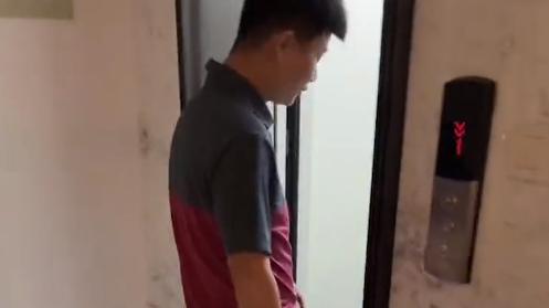 福建一女子晒自家绿色地板，被吐槽像停车场，看家中配置不淡定了