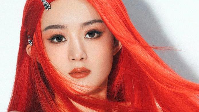 赵丽颖|红发赵丽颖好飒，少女感消失御姐范儿十足，被她的眼神征服了