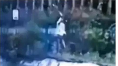 触电|吉林长春，一名有几百万粉丝的大V，到某池塘边直播钓鱼，结果甩杆时鱼线碰到高压线，