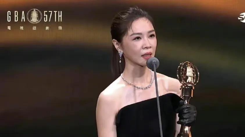 谢盈萱|谢盈萱获金钟奖视后，却感谢《俗女养成记2》的编剧