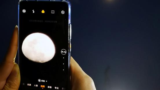 月亮|实锤打脸！谁说只有华为手机拍的月亮是AI合成的？