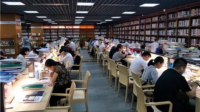 女大学生逃过一劫，上海知名高校男生在图书馆对女生下药被带走