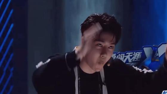 王一博|《这就是街舞5》中，舞者的作品是一个爱情故事，王一博现场磕糖
