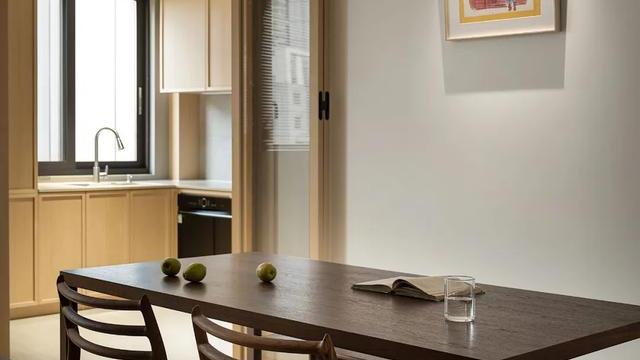 看了她家，才知什么叫比样板间还美，装修简约高级，没有一丝俗气