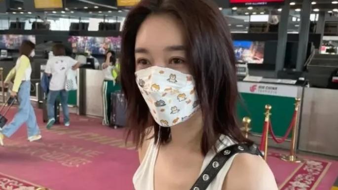 李小冉|终于知道她有多不上镜了，路人镜头下的李小冉