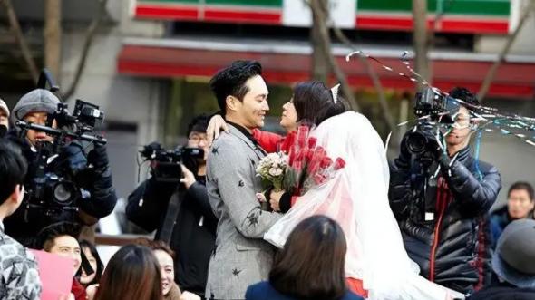 张智霖|曝袁咏仪张智霖将补办满月酒！港媒嘲讽不留情面，老乡也已经反感！