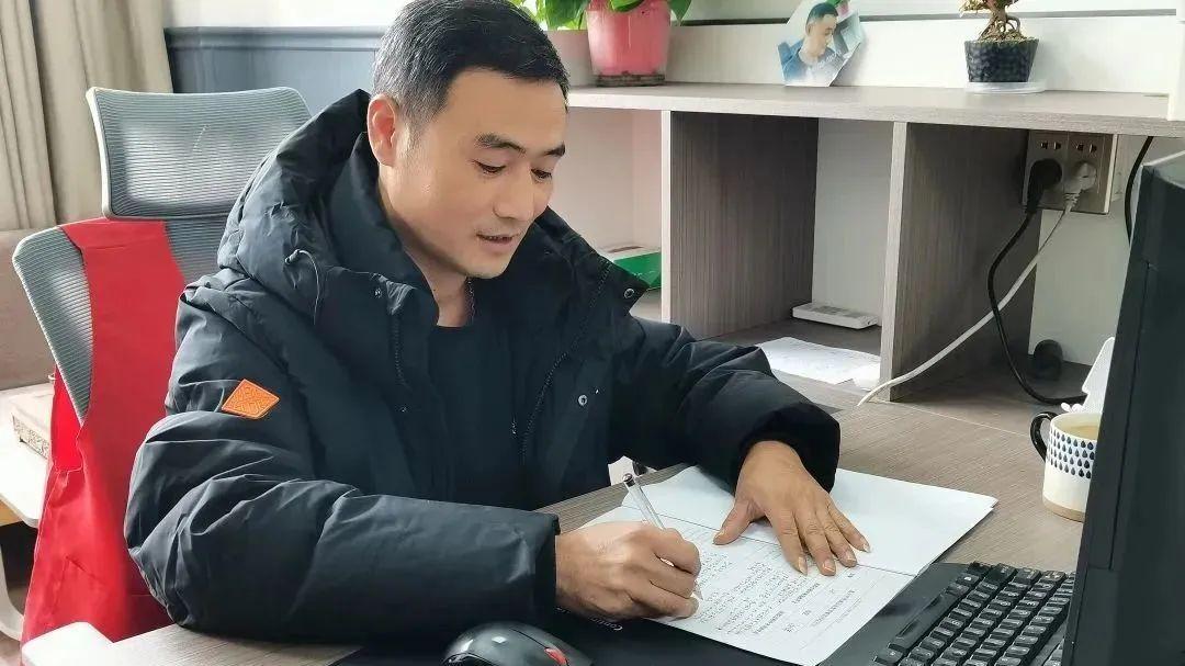 ?神操作！浙江一体育老师“骗”了骗子10万元，网友：反诈是体育老师教的！
