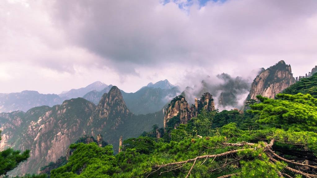 莲花峰|中国一个最“赚钱”的山，旅游门票年收入达5亿，一城市因它改名