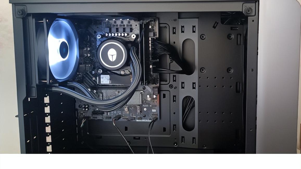 华为mate50|最低3999元，两款水冷电脑价格不高，都配6核心酷睿处理器