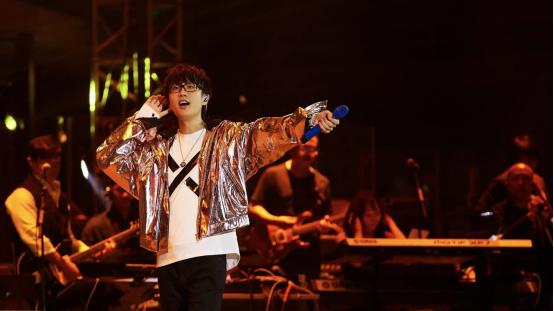 许嵩|许嵩发新歌了，《天知道》比周杰伦的新歌如何