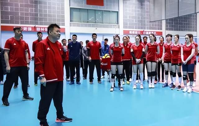 蔡斌|中国女排出征时间确定！世联赛人数或低于24人，蔡斌解释新队长