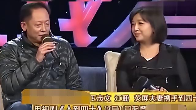 王志文|王志文江珊片场亲密拥抱，主动撒娇嬉闹大笑