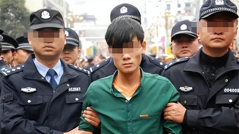 2018年，安徽一男子发现妻子曾与黑人同居，提离婚遭拒后将其分尸