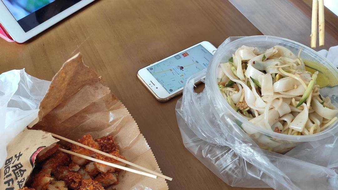 靠“模仿”肯德基起家，如今坐拥多家门店，数量是肯德基的2倍？