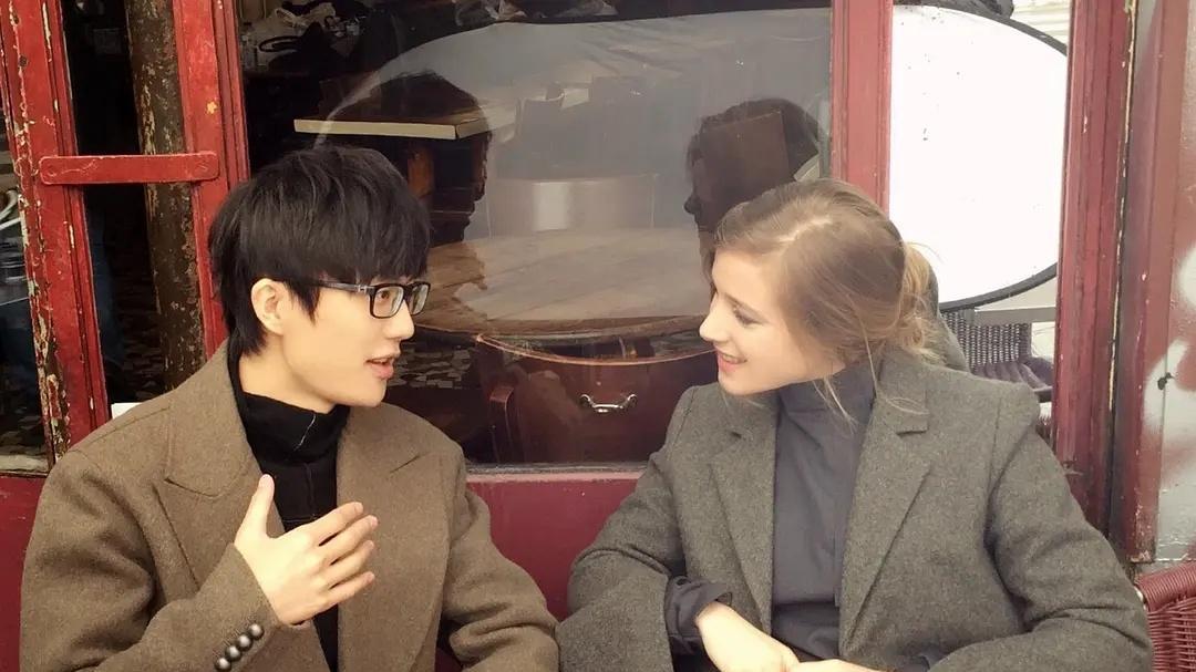 许嵩|迟早笑死在评论区！QQ三大巨头之一许嵩和美女牵手逛街，画风突变