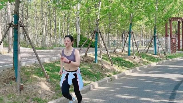 陈梦|陈梦孙颖莎、王曼昱接连亮相，同是女乒主力，她低调的令人心疼