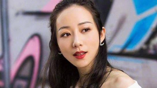 韩雪|韩雪扣子裂开，被杨迪用眼神提醒