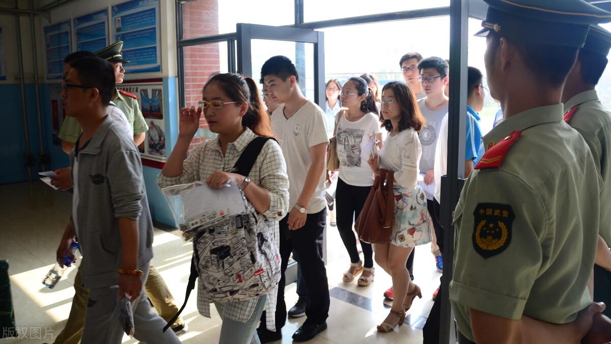 招聘|下半年定向选调开启招聘，五险一金有编，看看哪些人能报考？