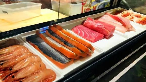 男子相亲，一顿饭花了800多元，吃完饭只因一句话，被女孩拉黑