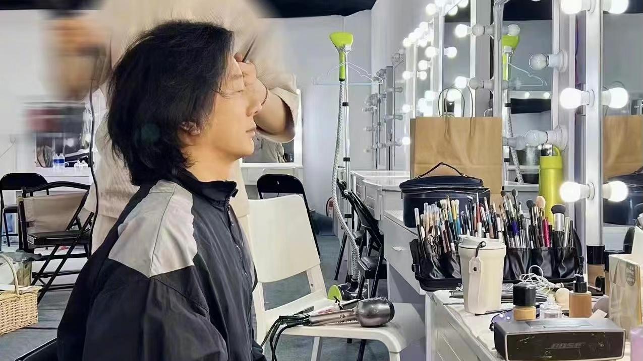 郑钧|《披荆斩棘》郑钧：个人喜爱度飙升第五，观众的差评“一针见血”