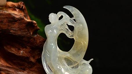 翡翠|中秋节最为应景的翡翠，怎么能少了月饼和兔兔？！