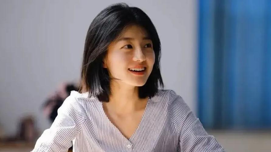 00后|00后整顿职场或成闹剧，第一届00后大学生心酸直言：工作都没找到