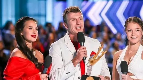 谢尔巴科娃|谢尔巴科娃近照惹争议！打扮成熟穿着大胆，网友：妹妹要收敛些