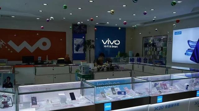 手机店老板一语道破：网购手机和实体店买手机，差距一目了然