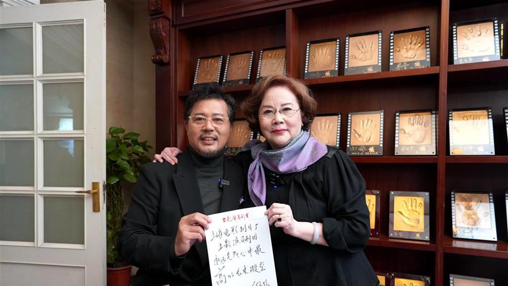 顾永菲|久违的前上影演员顾永菲现身，《雷雨》演繁漪，孙道临铜像前献花