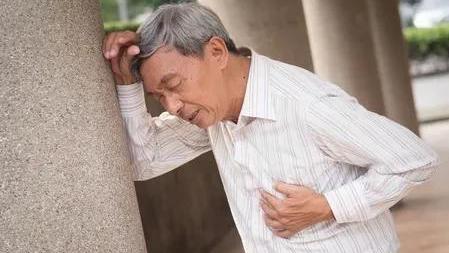 66岁大爷坦言：和亲家母再婚，是我这辈子做得最愚蠢的决定