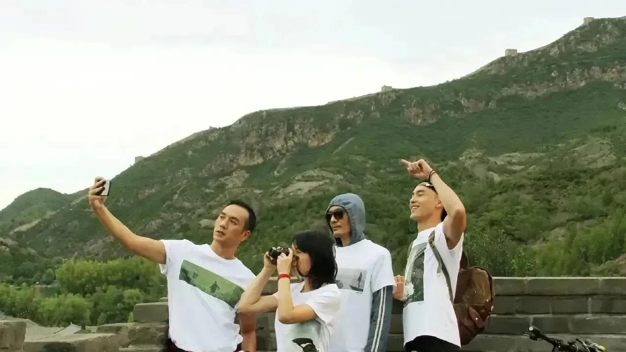 刘若英|刘若英和男闺蜜黄觉，朴树，阮经天同游长城！刘若英依旧那么美！