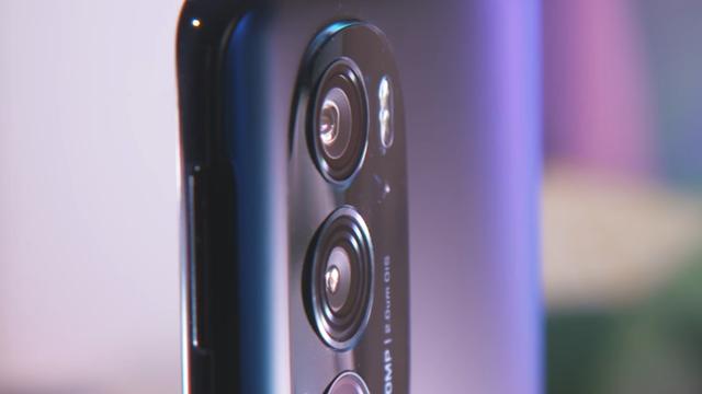 |12G+256G+5000mAh，配置全面但叫好不叫座，骁龙8旗舰跌到2499元