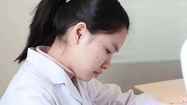 医生|穷人家的孩子或许不该学医：靠着每月600的助学金生活，7万的贷款