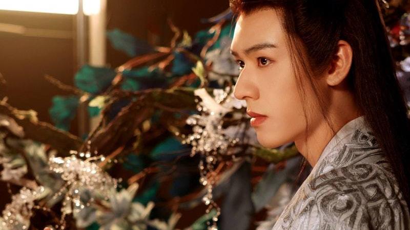 唐艺昕|杨幂眼角受伤两个月，伤疤首度曝光，长达三四厘米