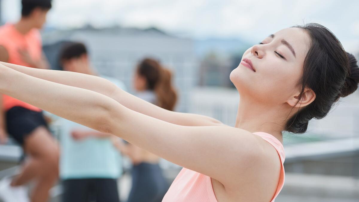 算法|算法：合并两个排序的链表