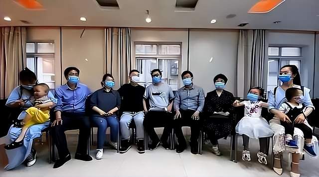 带货|田静许家妮妮被对比，妮妮被赞情商高，吉祥三宝带货橙子互动暖心