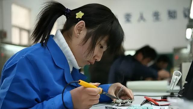 职业教育|“宁可让学生打工也别去读职高”，家长激愤发言，引起共鸣！