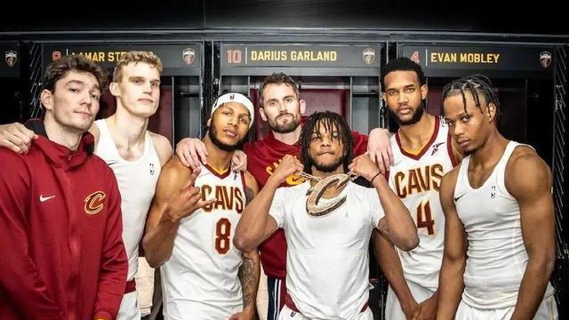 火箭孕育着2换5的买卖！骑士参加戈登争夺战的三个次回合能感动斯通吗？