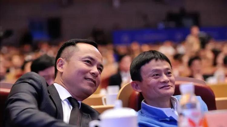 阿里巴巴|富豪沈国军坐拥39座大厦，赚走马云200亿，娶小21岁女星为妻