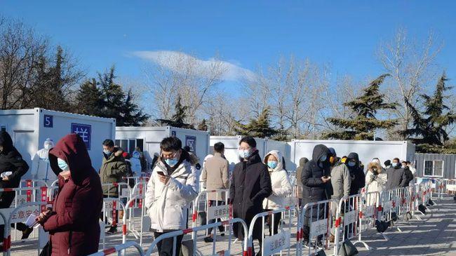 一家人做核酸插队打反击者被公诉，父子2人打一个，挨揍的犯了罪