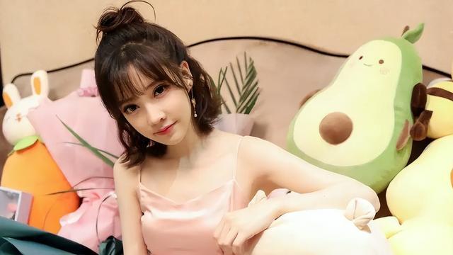 冯提莫|“斗鱼一姐”冯提莫，如今还是被时代抛弃了