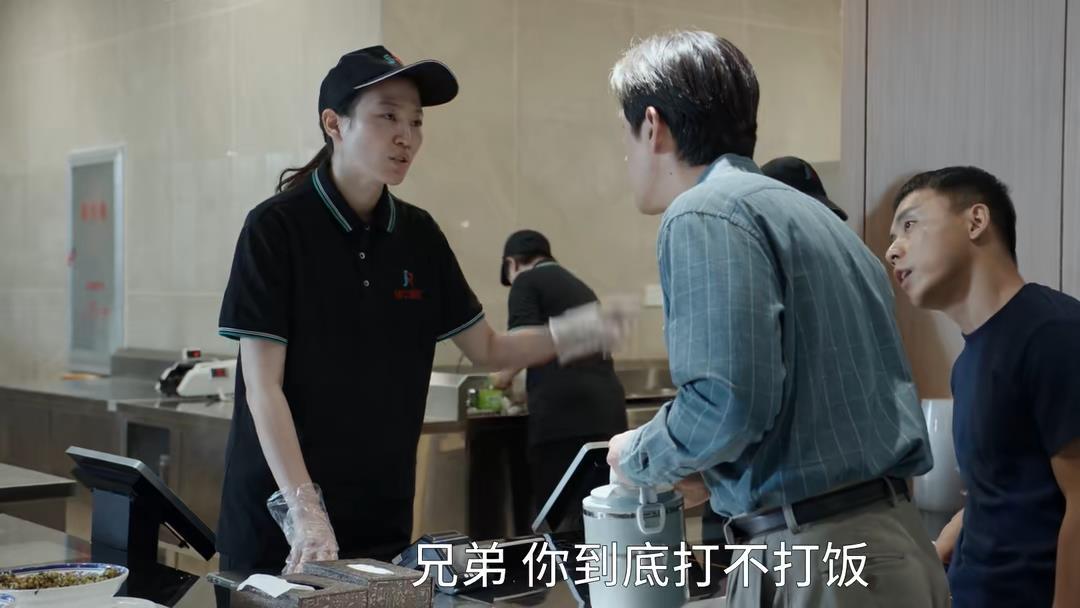 县委书记|县委书记母亲住院还要加床，《县委大院》的剧情究竟扯不扯？