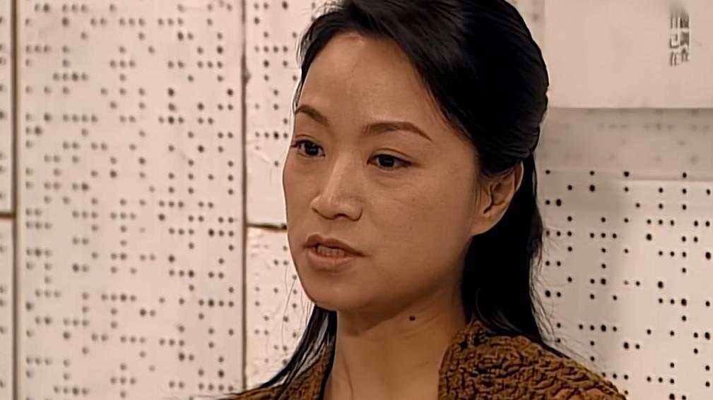 阿金|《古灵精探》玫瑰杀人，牵出十几年前的爱恨情仇