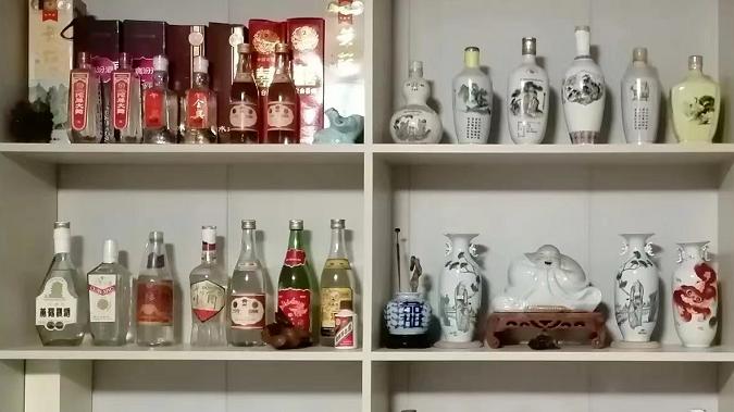 湖北73岁富商酒柜意外走火朋友圈，里面竟无1瓶名酒，行家：会喝